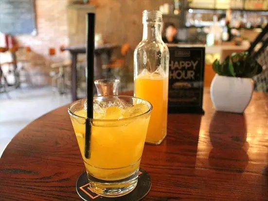 アーバン・キッチン・バー