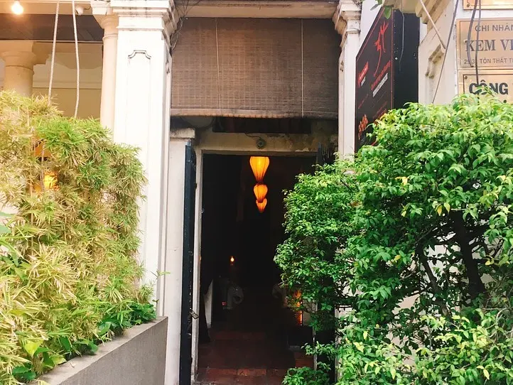 高級ベトナム料理レストラン「テンプル・クラブ」でディナーを