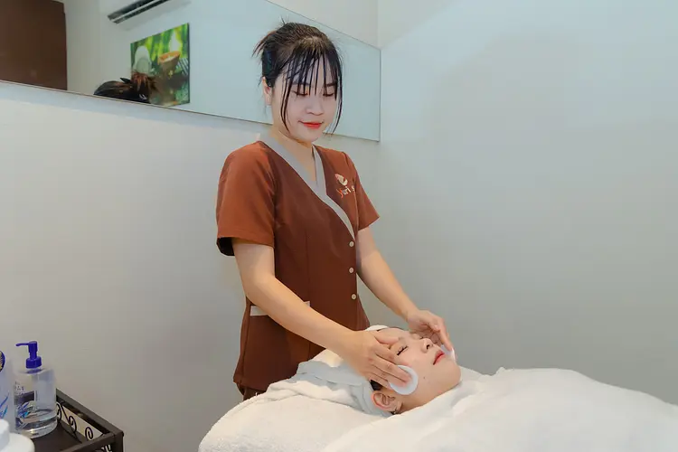 ローヤルゼリーでお顔の若返りケア image