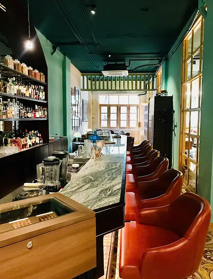 コヘイス・バー – カクテルズ＆タパス