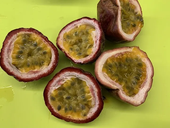 楽しむ自宅時間〜パッションフルーツのパウンドケーキを作ってみよう〜