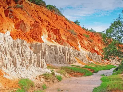 ムイネー日帰りツアー／日本語ガイド・専用車・ランチ付き