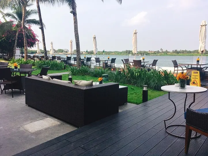 サイゴン川の景色を優雅に楽しめるレストラン「Bistro Sông Vie」（ビストロ・ソング・ヴィエ）