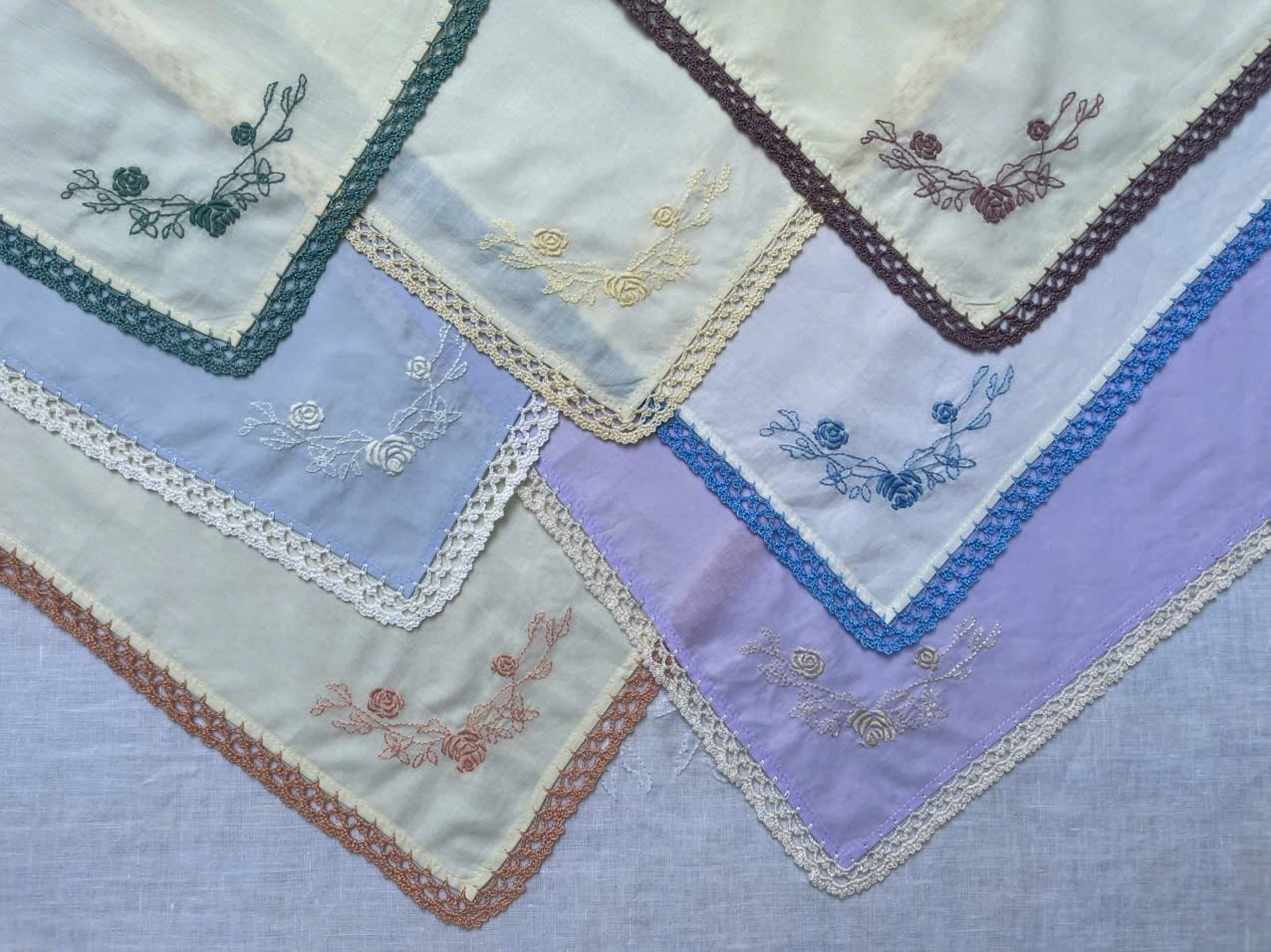 刺繍入りハンカチーフ