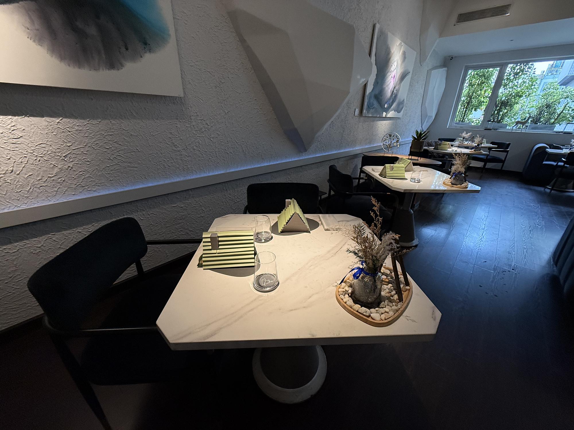 レストラン席を予約