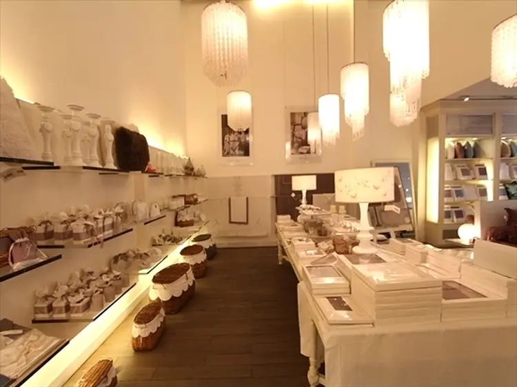 カトリーヌ・ドゥノアール・メゾン