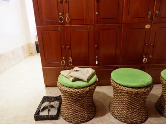 南国香る部屋で体験する一流マッサージ