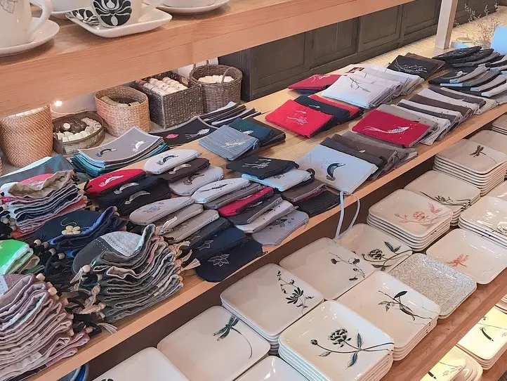 若手ベトナム人アーティストのセンスが光る！有名おしゃれインテリア用品店～Authentique Home