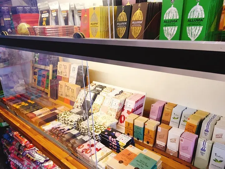 プロパガンダアートをお土産にしよう！　～「Saigon kitsch」（サイゴン・キッチュ）～