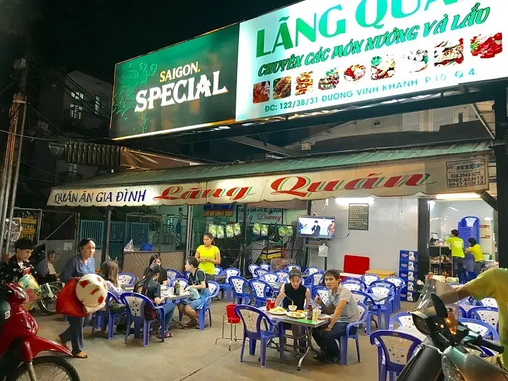 バイクで行く！ホーチミングルメツアー (4時間半)