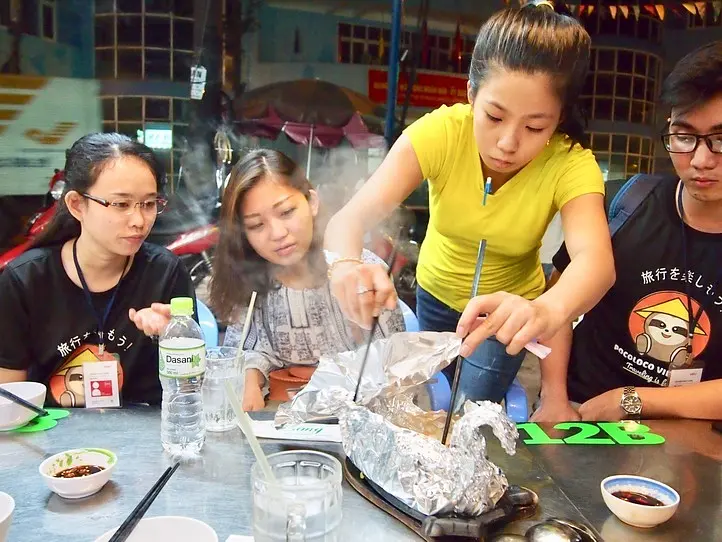 バイクで行く！ホーチミングルメツアー (4時間半)