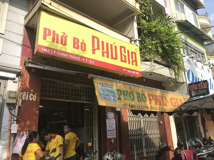 どっさりネギのフォー！朝からガッツリ栄養満点の朝食を〜Pho Bo Phu Gia