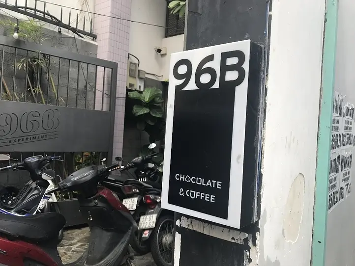 穴場カフェで美味しいコーヒーとカヌレを楽しもう～96B Experiment