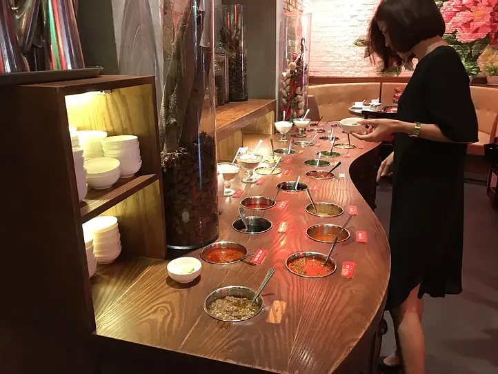 日本で人気の「火鍋」をベトナム価格でリーズナブルに体験〜Hutong Hot Pot Paradise