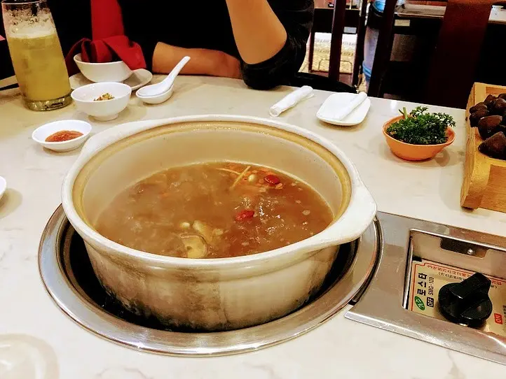 ホーチミンでデトックス！肉厚ヘルシーなきのこ鍋はいかが？