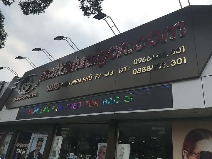 ホーチミンのローカル店で眼鏡を作ってみよう