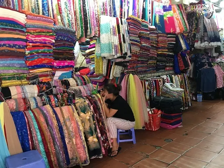 お土産のナッツを買うならここで！～タンディン市場「A MOUI」～