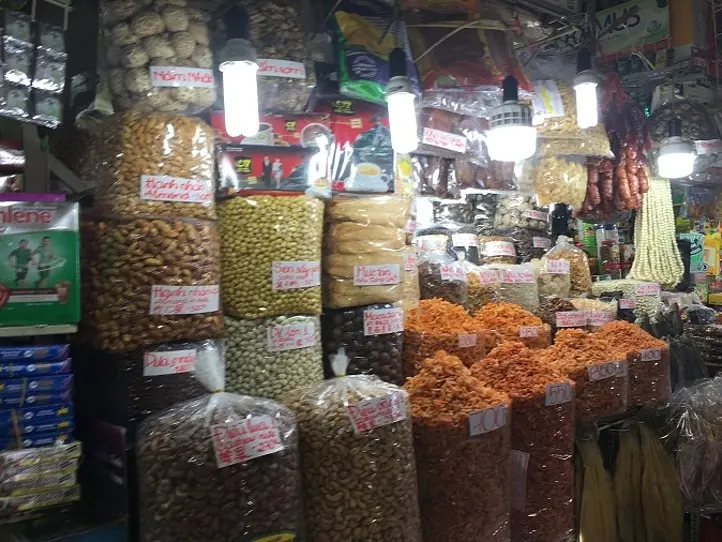 お土産のナッツを買うならここで！～タンディン市場「A MOUI」～