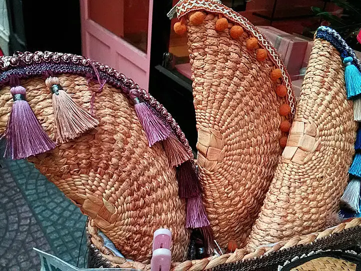 カゴバッグの宝庫「ゴック・フェンの店」