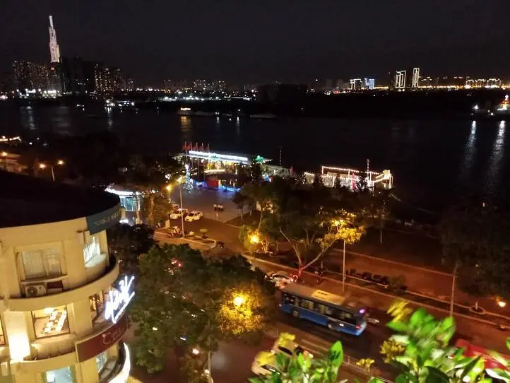 サイゴン川沿いの夜景が綺麗なルーフトップバー～M bar(エムバー)～