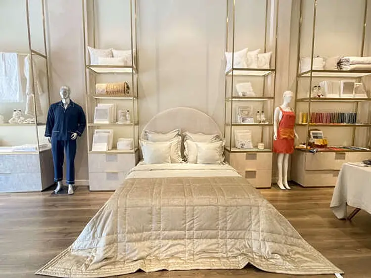 カトリーヌ・ドゥノアール・メゾン