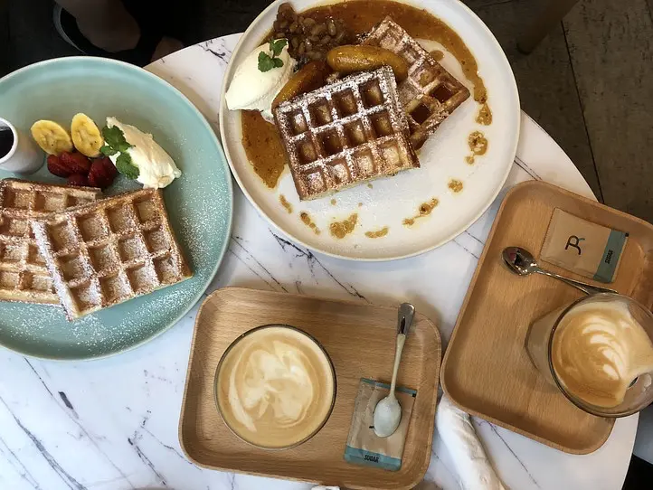 グエンフエ通り近くのカフェ！開放感溢れる〜The Running Bean