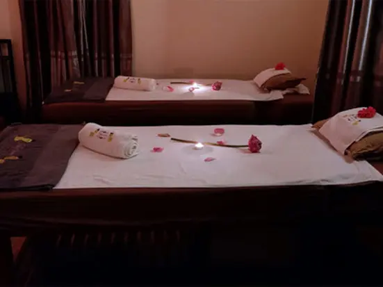 南国香る部屋で体験する一流マッサージ