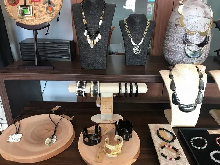 お土産やプレゼントに最適！水牛の角を使ったアクセサリーショップ~Saigon Spring Jewelry