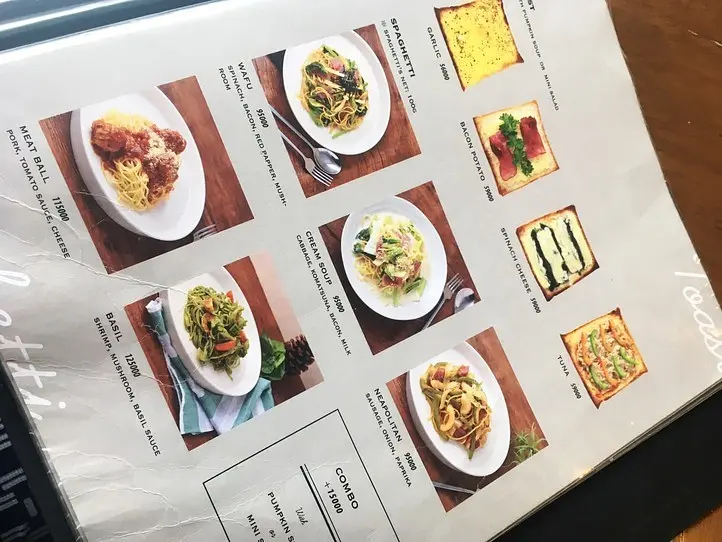 日本人経営の静かで落ち着けるカフェ「KAMAKURA」（カマクラ）