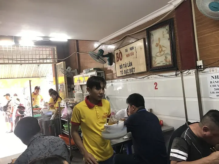 どっさりネギのフォー！朝からガッツリ栄養満点の朝食を〜Pho Bo Phu Gia