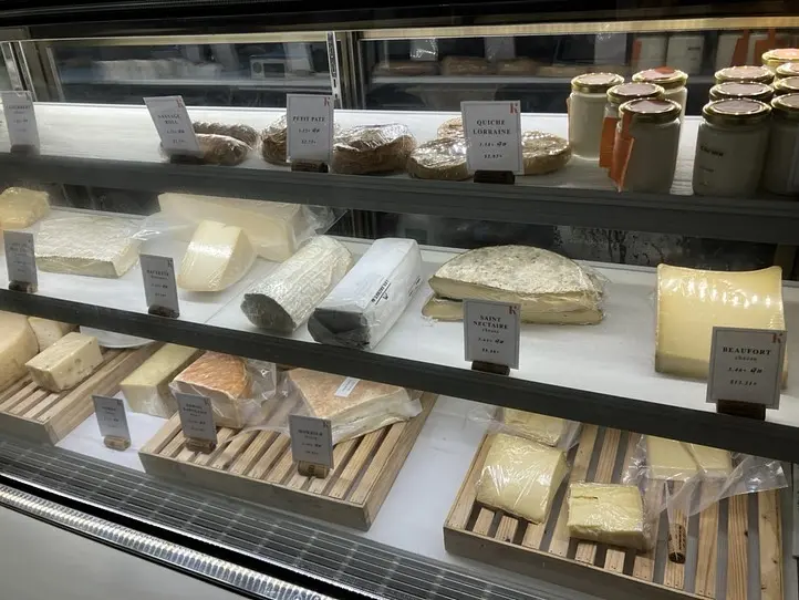 　【プノンペン】フレンチスタイルの建物がすてきなカフェ・レストラン２つ