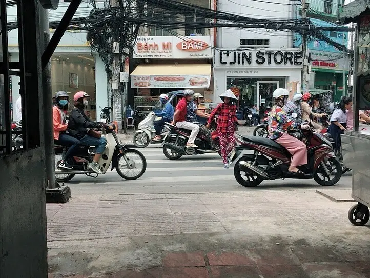 ホーチミンの路上ではあらゆるものが売られている