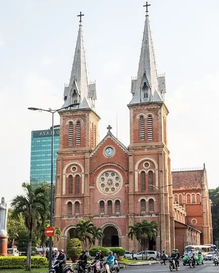 ホーチミンで訪れたい人気観光スポット5選｜人気の教会・市場・街歩きでベトナムを感じよう！