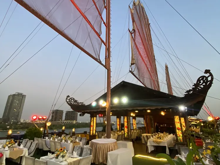 エリーザ ・フローティング・ レストラン