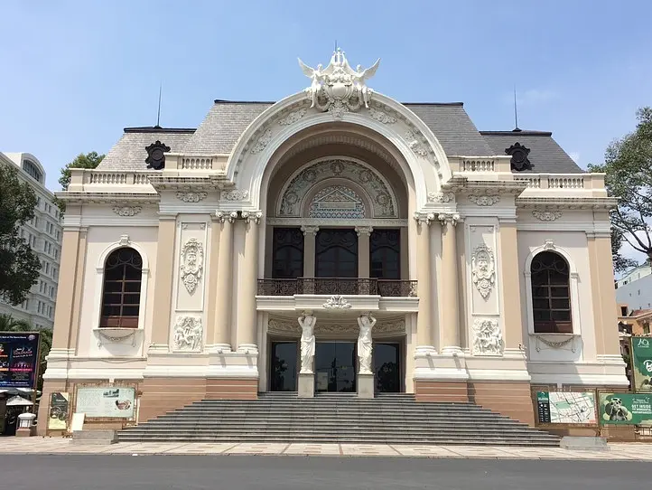 ホーチミン・コロニアル建築８選〜観光から老舗ホテルの見所もご紹介