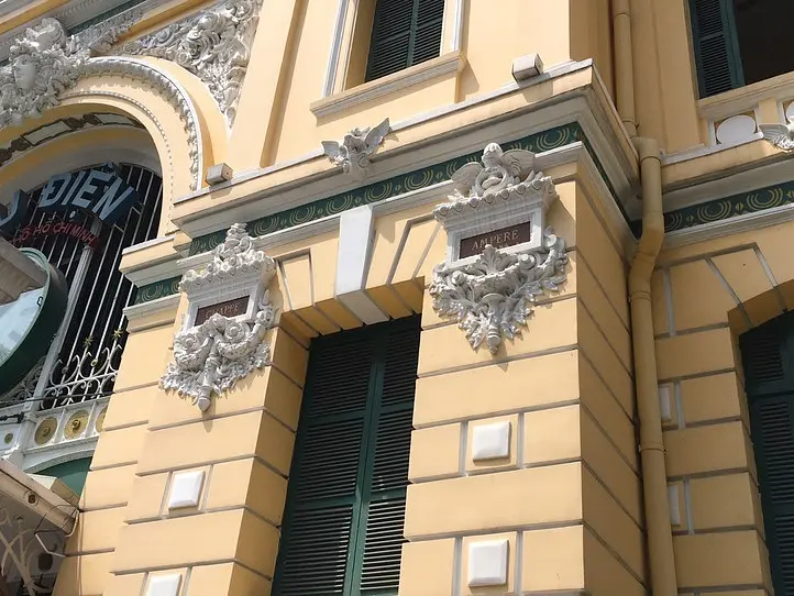 ホーチミン・コロニアル建築８選〜観光から老舗ホテルの見所もご紹介