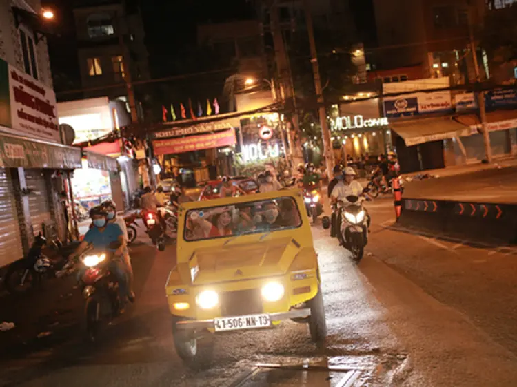 サイゴン・ブルー・トラベル