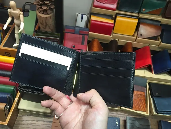 　オーダーメイドの革財布が作れるお店「tabo leather」