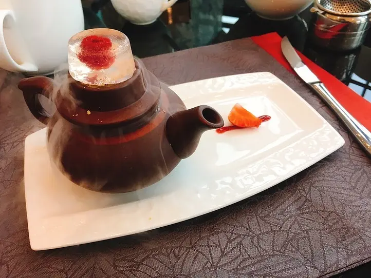 6つ星ホテル「ザ・レヴェリー・サイゴン」でアフタヌーンティーを