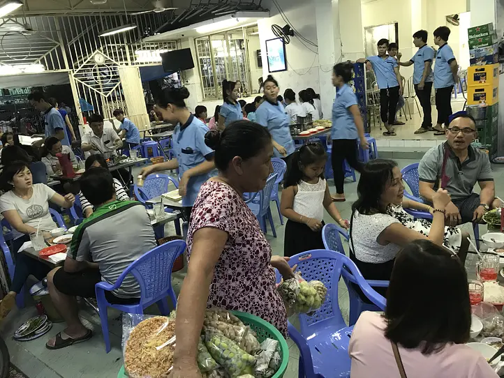 ホーチミンの夜が広がる、超ドローカルエリア４選