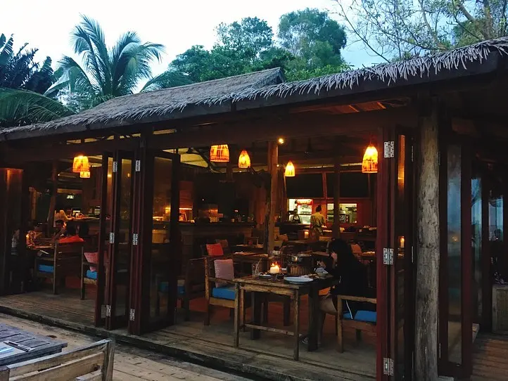 【フーコック】海と夕日が眺められる絶景レストラン「Mango Bay Restaurant」