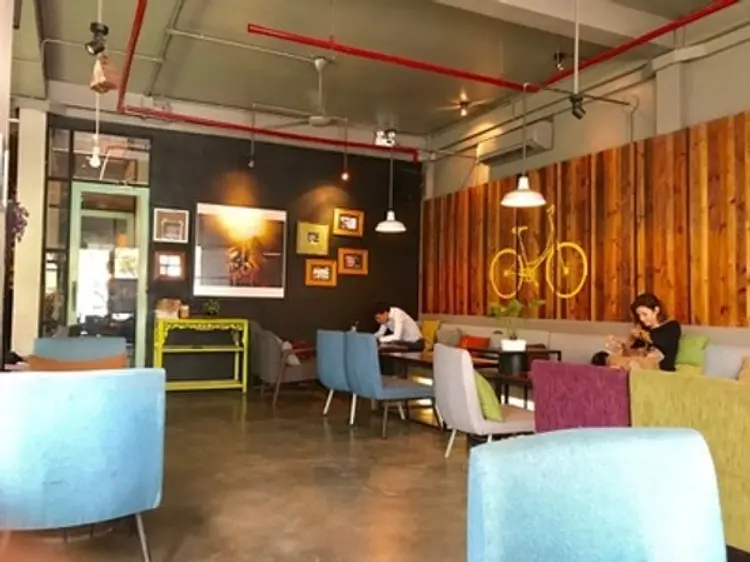 アイディーカフェ (トゥスゥン店)