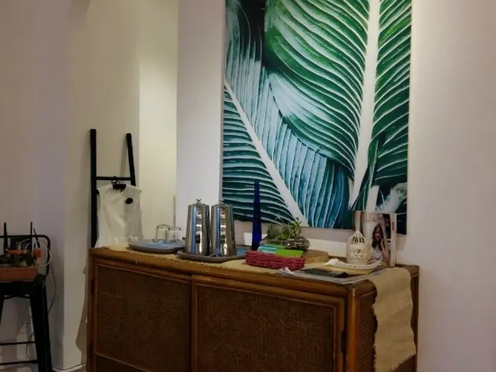 こんなところに…。古アパートに入居するかわいいお店たち