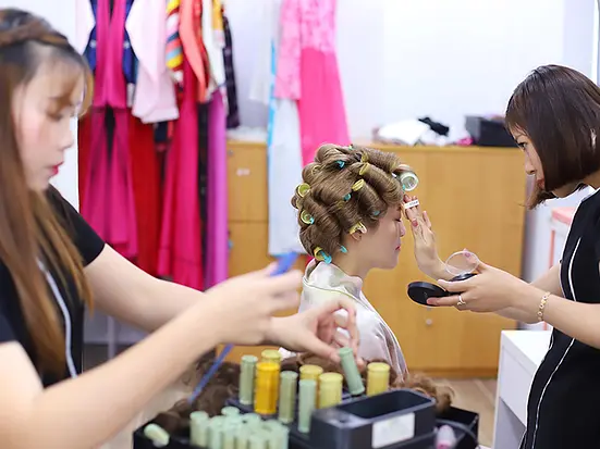 スタッフ全員日本語OK！老舗日系フォトスタジオで記念撮影