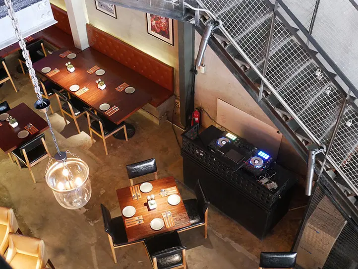 昼と夜で違う顔、ホーチミン1区のオシャレなレストランバー