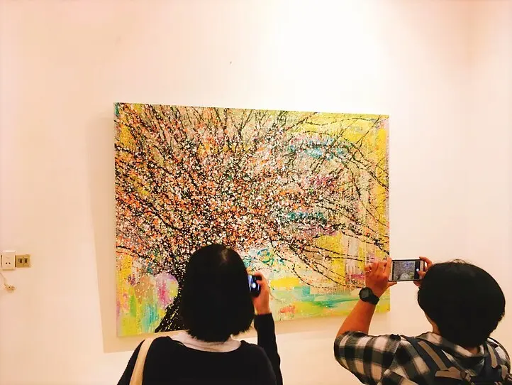 ホーチミンのアートスペース「クレイグ・トーマス・ギャラリー」の「DANCING WITH CHERRY BLOSSOMS」展