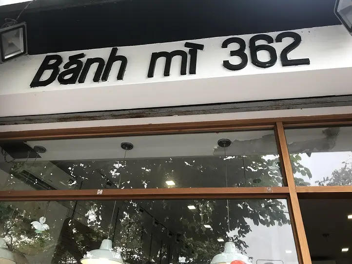 タオディエンでモーニング散歩〜バインミーとベトナムコーヒー