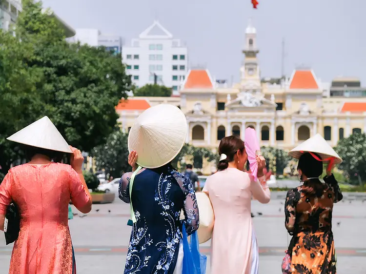 サイゴン・ブルー・トラベル