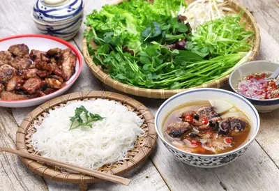 ホーチミンで食べる北部の味｜ブンチャーとチャーカーの2軒