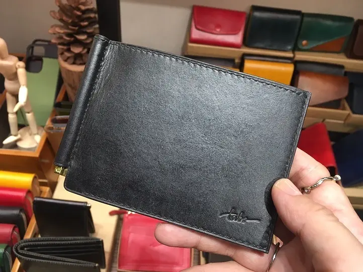 　オーダーメイドの革財布が作れるお店「tabo leather」